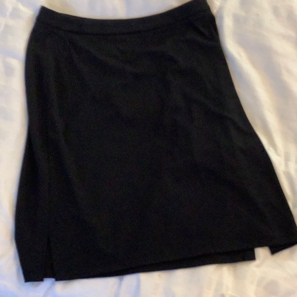Woman’s black side zip skirt